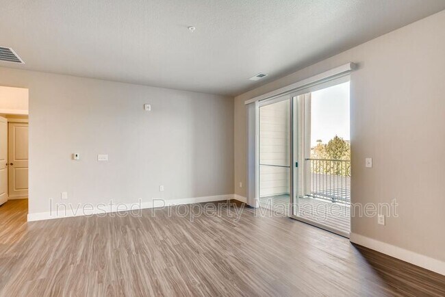 Building Photo - 981 S Sable Blvd