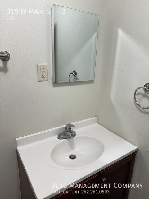 Building Photo - 319 W Main St