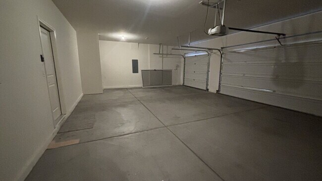 Building Photo - One Story 6-bedroom Home with Attached Casita