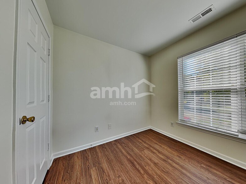 Building Photo - 1517 Braveheart Ln
