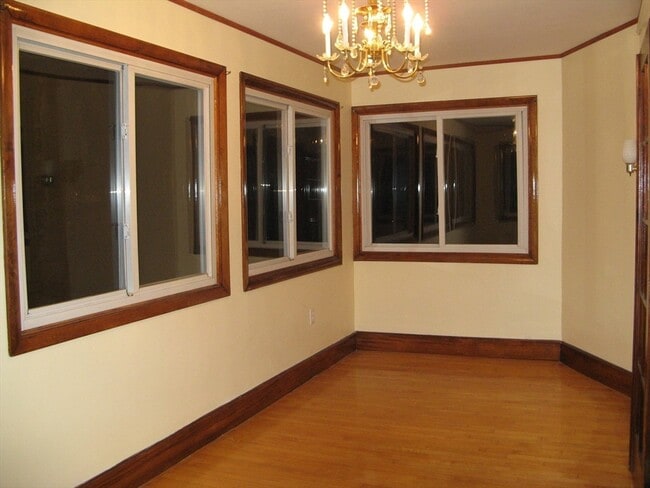 Building Photo - 37 Spring St