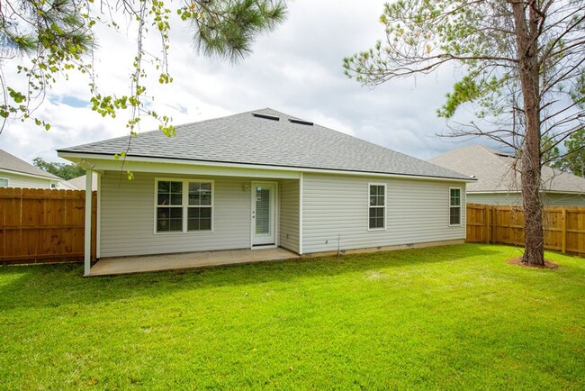 Building Photo - Contemporary 3BR/2.5BA Home with 2-Car Gar...