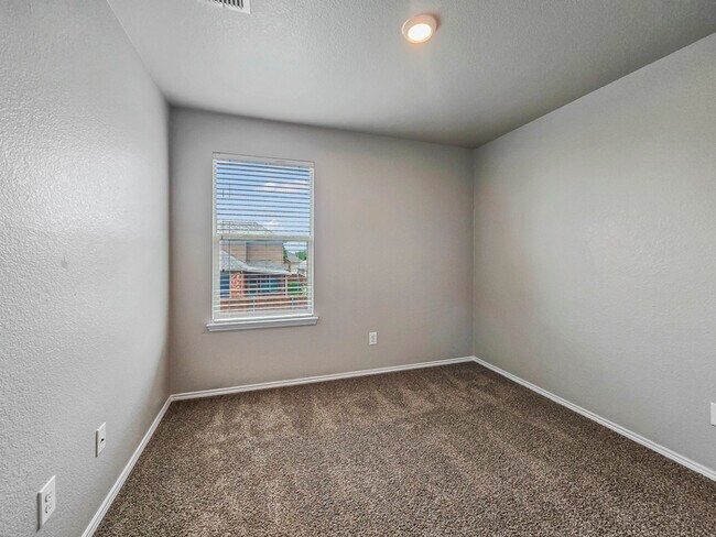 Building Photo - 12320 Walden Wood Dr