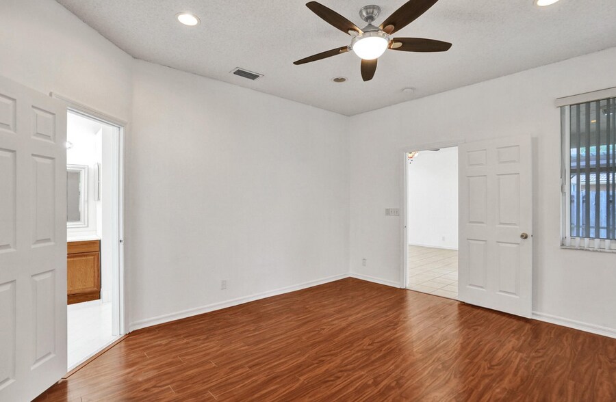 Building Photo - 3717 Pebblebrook Manor