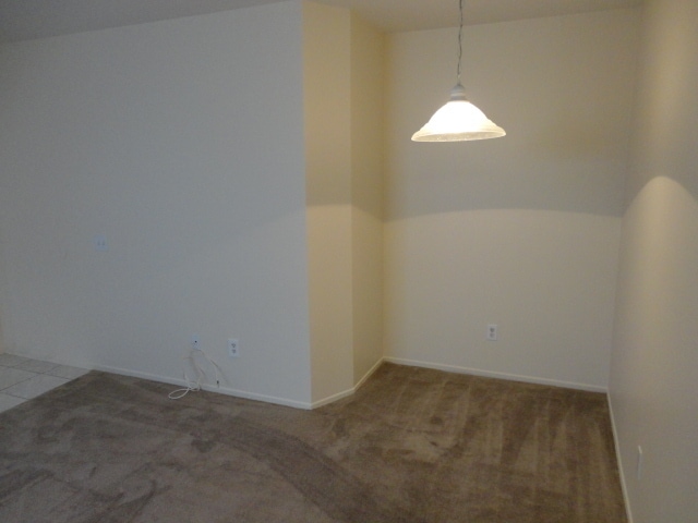 Building Photo - Nice 2 + 2 Gated Condo Santa Clarita