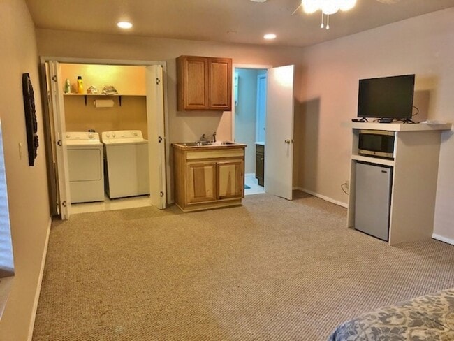 Building Photo - Furnished Studio Apartment - All Bills Paid