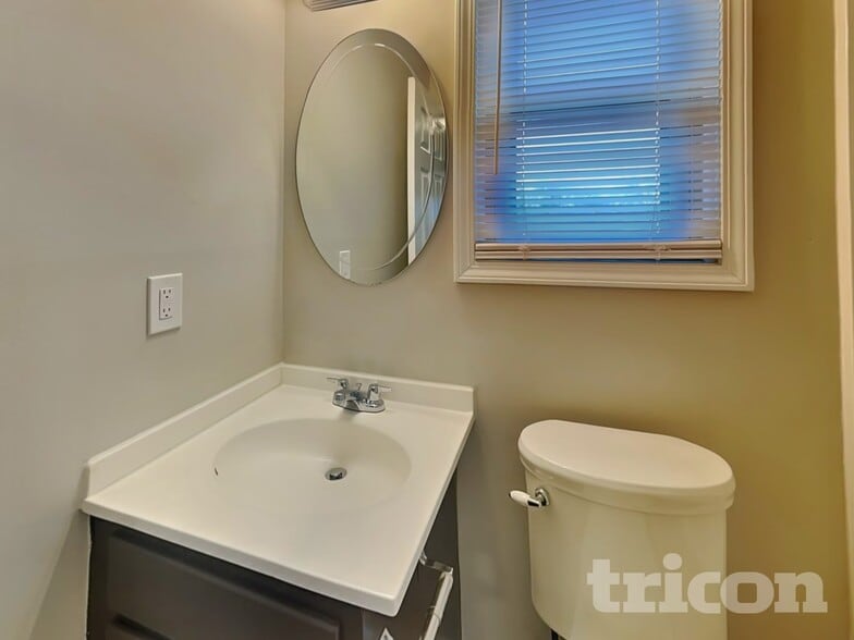 Building Photo - 426 Kinsey Blvd