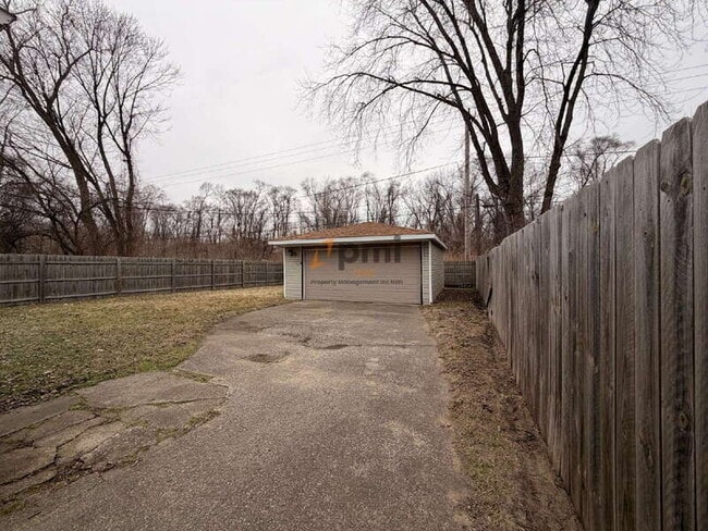 Building Photo - 5700 E 10th Ave