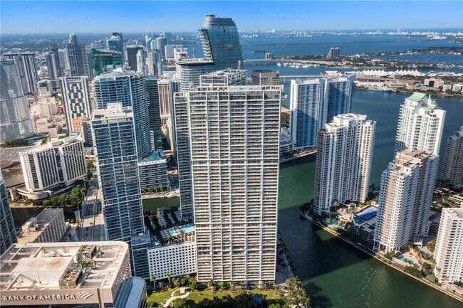 Building Photo - 495 Brickell Ave