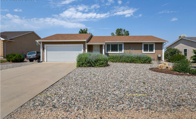 Building Photo - Bright & Updated Ranch in Pueblo West!