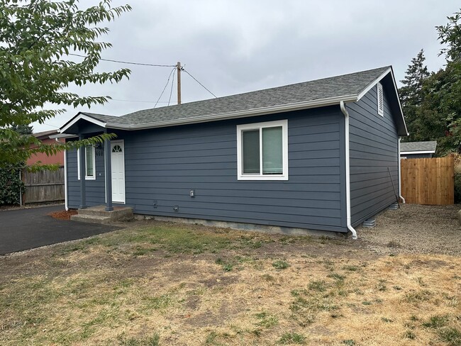 Building Photo - Beautiful 2 bedroom, 1 bath house in Sprin...