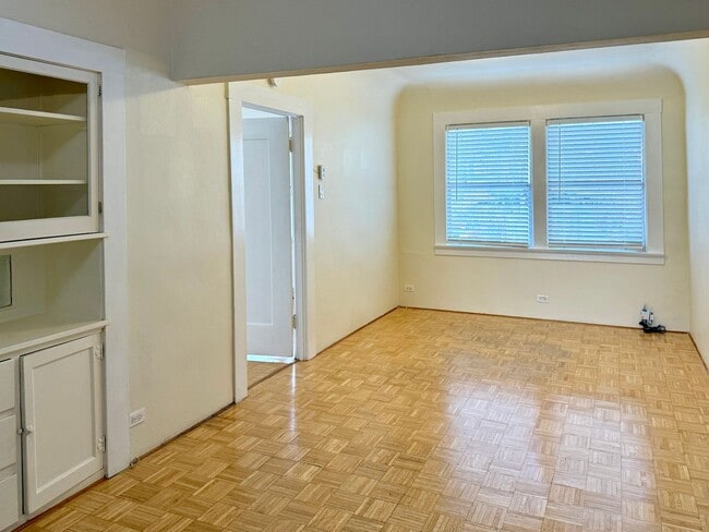 Building Photo - Cozy 2+bdrm/1 bath home w/a huge basement, washer/dryer, & off street pkg, space in the heart of ...