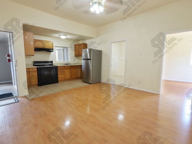 Building Photo - 1095