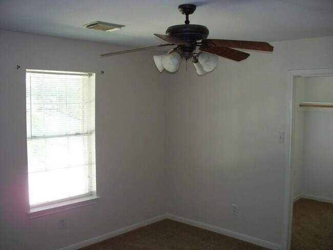Building Photo - 20736 Fawnbrook Ct