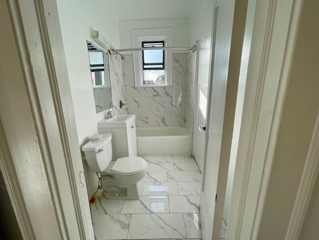 Building Photo - 1 Noll Pl