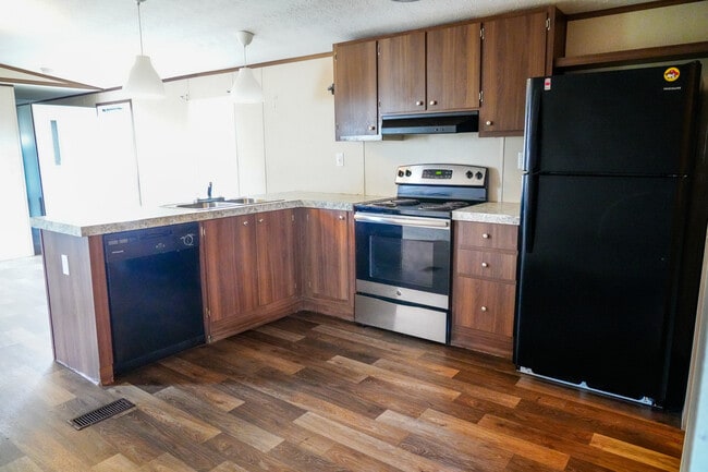 Building Photo - 2800 Halite Bend