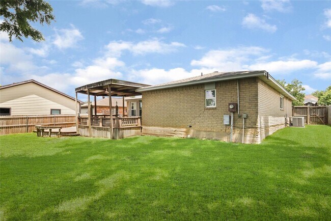 Building Photo - Welcome to this fully remodeled 4/2/2 brick home near Lake Conroe! With new AC/heat, roof, water ...