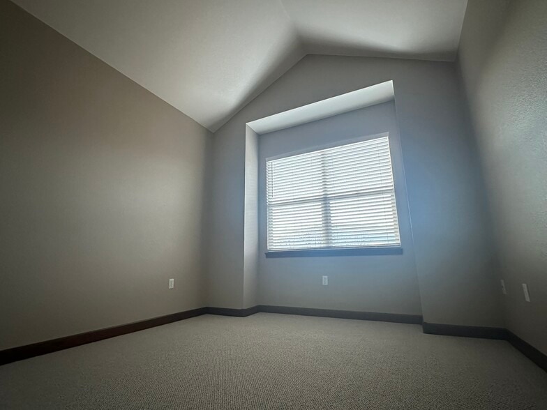 Second bedroom west wall - 4245 Boardwalk Dr