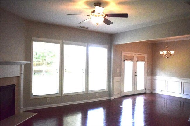 Building Photo - 5780 Weddington Dr