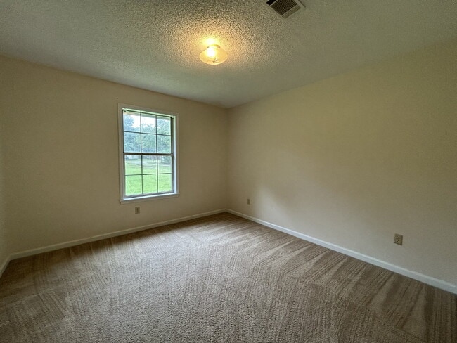 Building Photo - House for Rent