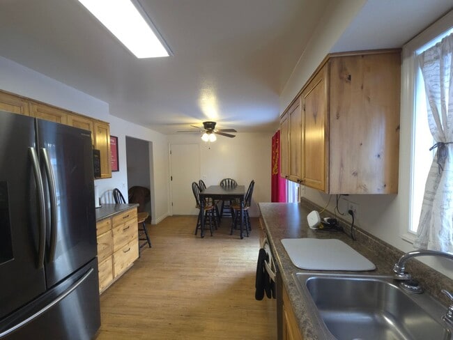 Building Photo - Fully Furnished Home