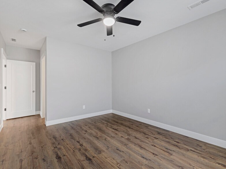 Building Photo - 1565 Hadleys View Dr