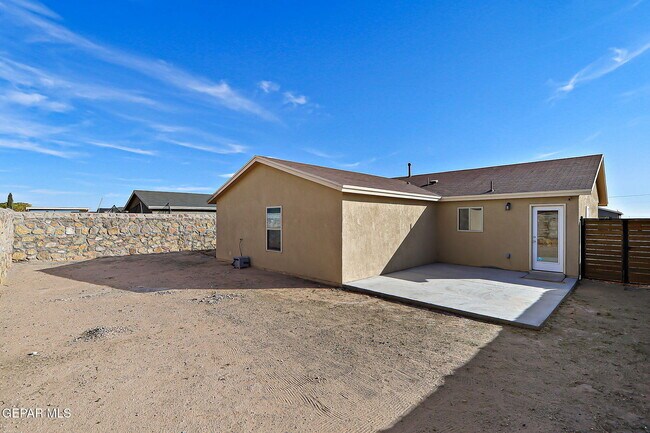 Building Photo - 14321 Paraiso Dr