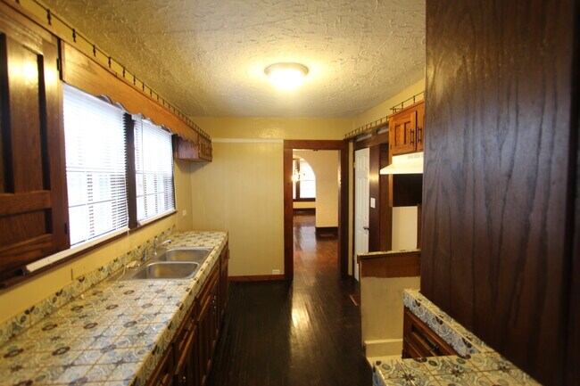 Building Photo - 1605 4th Terrace W