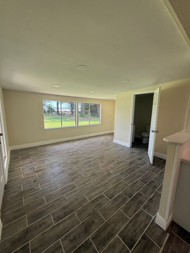 Building Photo - 4 bed 2 bath Southern Hills