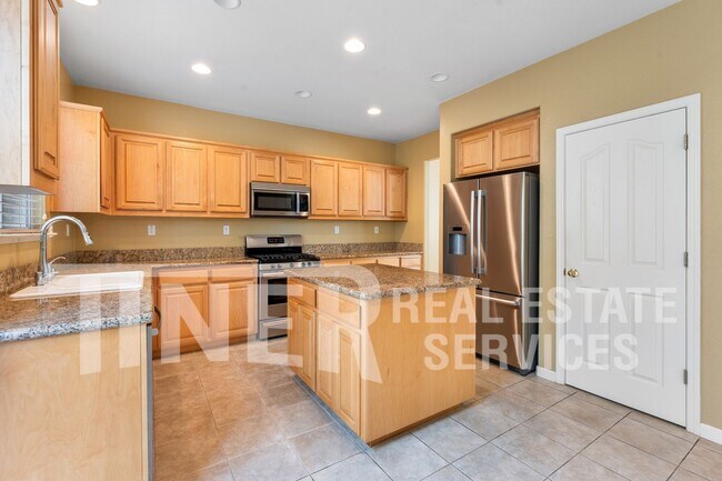 Building Photo - 35 Sabre Ct