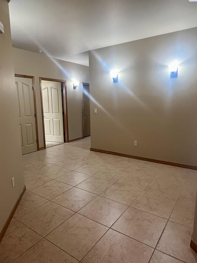Building Photo - Riverwalk Village Condo