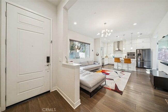 Building Photo - 121 Interval