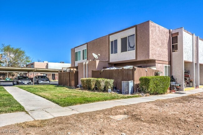 Building Photo - 3683 Villa Knolls E Dr
