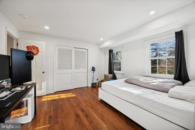 Building Photo - 25 N Buck Ln