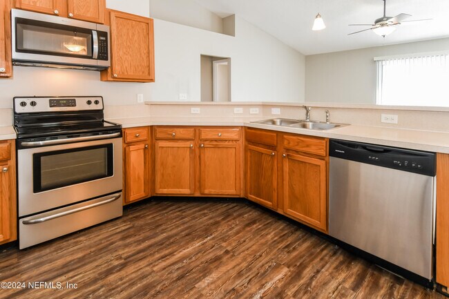 Building Photo - 6639 Leslie Oaks Ln