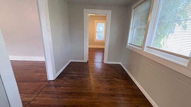 Building Photo - Updated Vintage Vibes Just Minutes from Do...