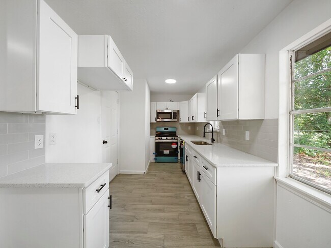 Building Photo - 3607 Marchant Rd