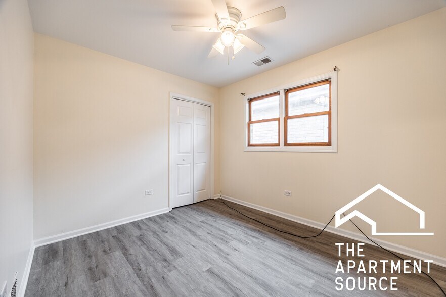 Building Photo - 6323 W Fullerton Ave