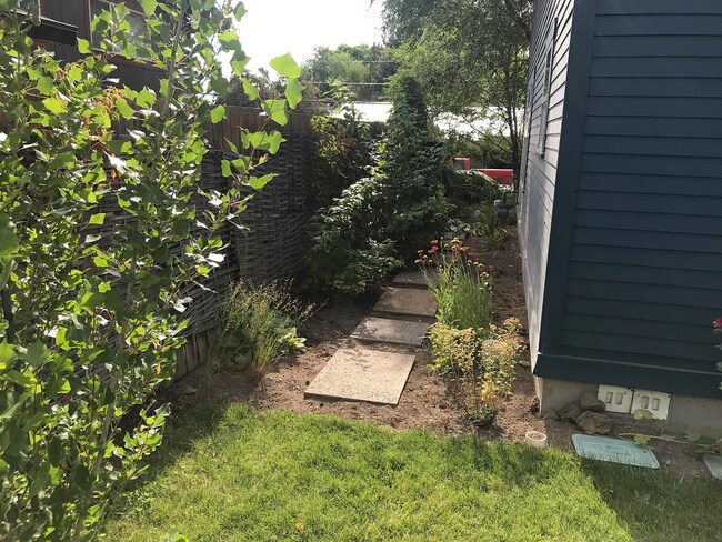 Building Photo - 312 NE 4th St