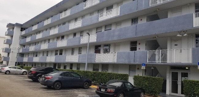 Building Photo - 1801 S Treasure Dr