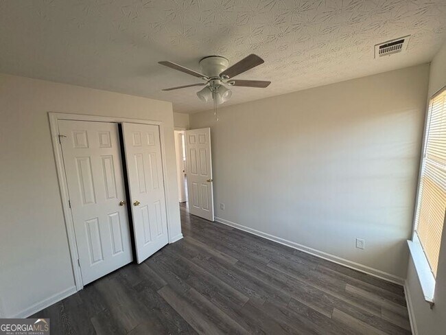 Building Photo - 1730 Bennett Dr