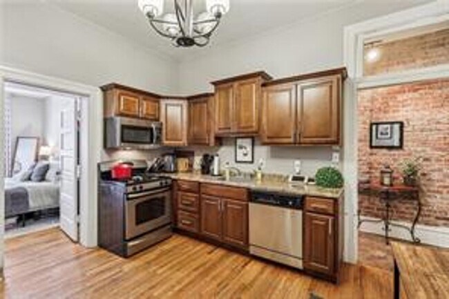 Building Photo - 428 N Taylor Ave