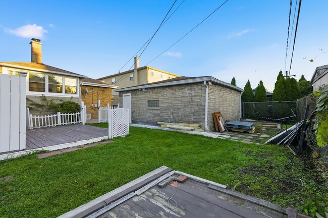 Building Photo - 4656 N Narragansett Ave