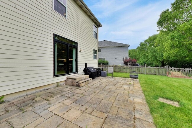 Building Photo - 18768 W Highfield Dr