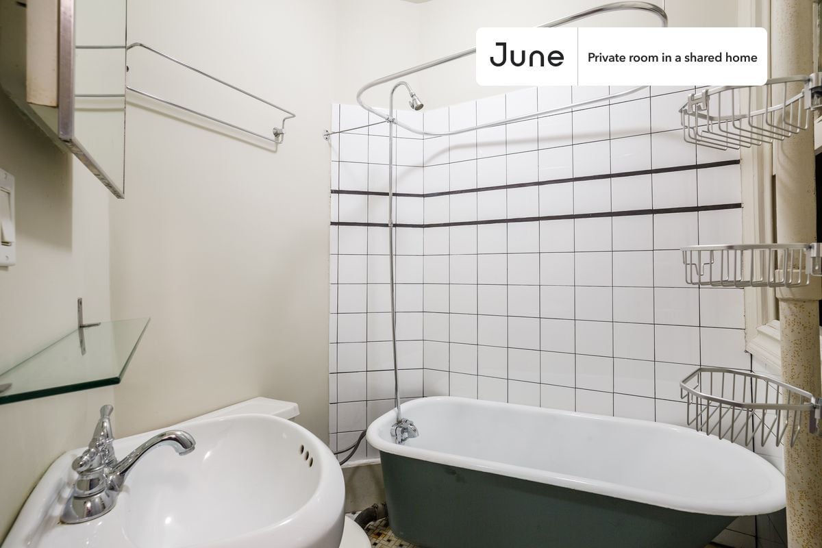 Building Photo - Room in Shared 5 bed/1 bath home in Hell's Kitchen