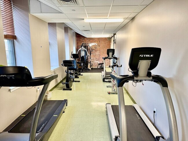 Building Photo - 35 Riverwalk Way