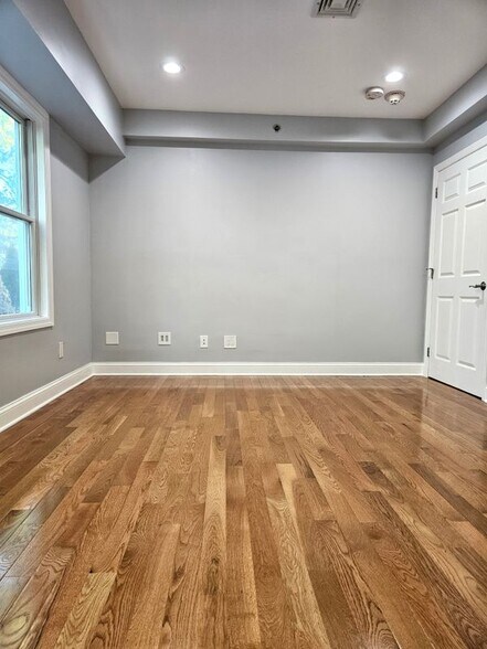 Building Photo - 93 Hempstead Ave