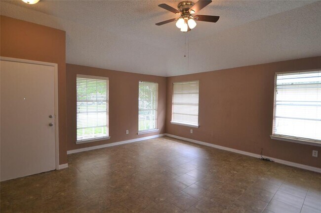 Building Photo - 23251 Tree House Ln