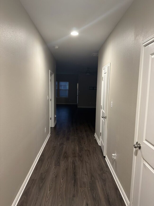 Building Photo - LARGE BEDROOMS!