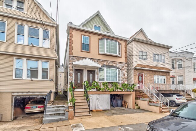 Building Photo - 164 Avenue B